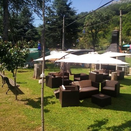Hotel Restaurante Parador De Felechosa Buitenkant foto