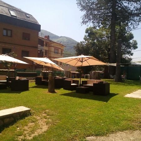 Hotel Restaurante Parador De Felechosa Buitenkant foto