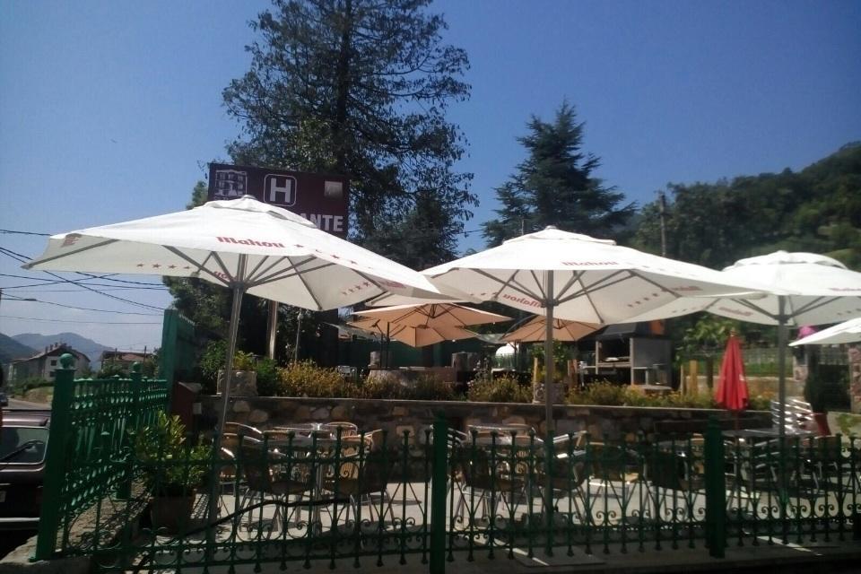 Hotel Restaurante Parador De Felechosa Buitenkant foto