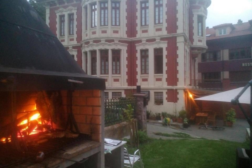 Hotel Restaurante Parador De Felechosa Buitenkant foto